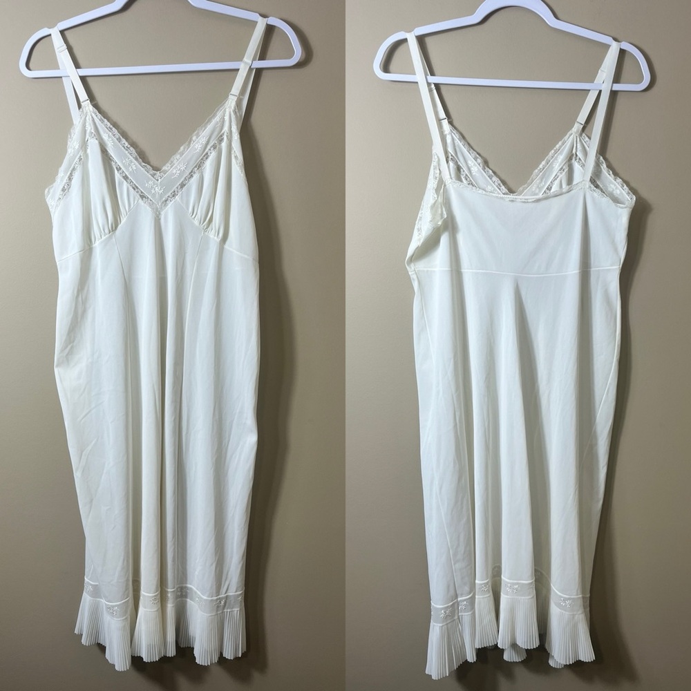 Vintage Ivory Slip Dress Lace‎ Trim & Pleated Hem Bridal  Romantic Lingerie